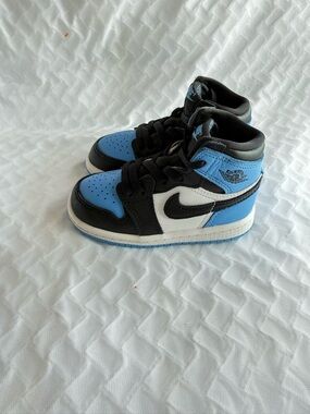 “SIZE 6C” Jordan 1 Retro High OG UNC Toe